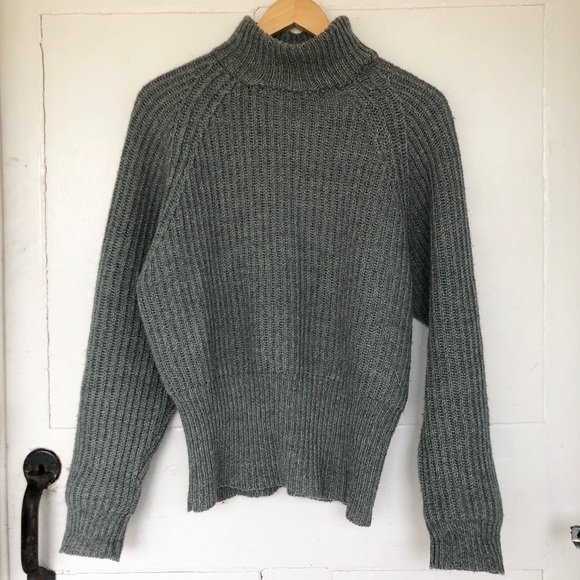 ! SOLD ! Vintage Turquoise Wool Turtleneck Sweater - Picture 4 of 7